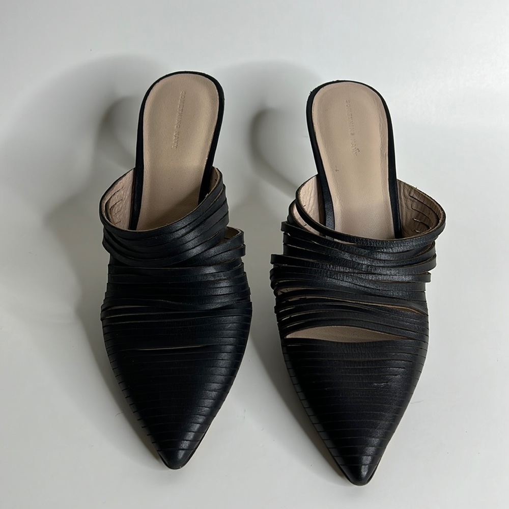 SOMETHING NAVY Spliced Leather Pointed Toe Mules Sz 7